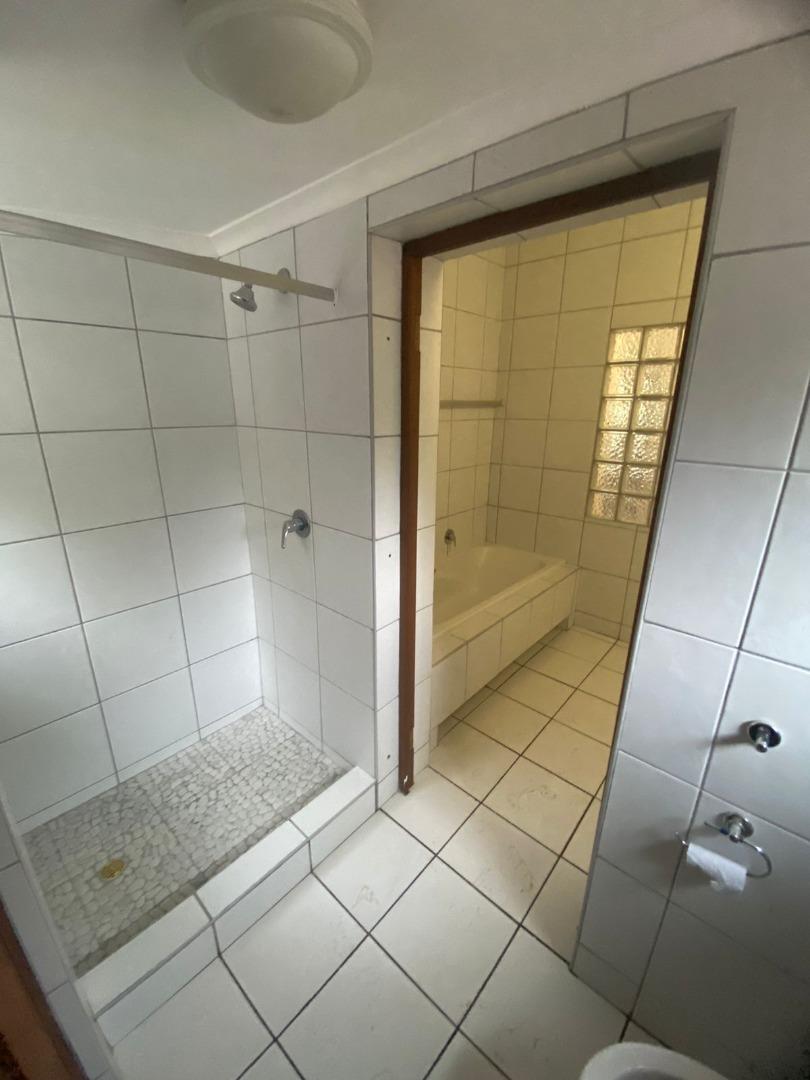 702061_bathroom_4.jpeg