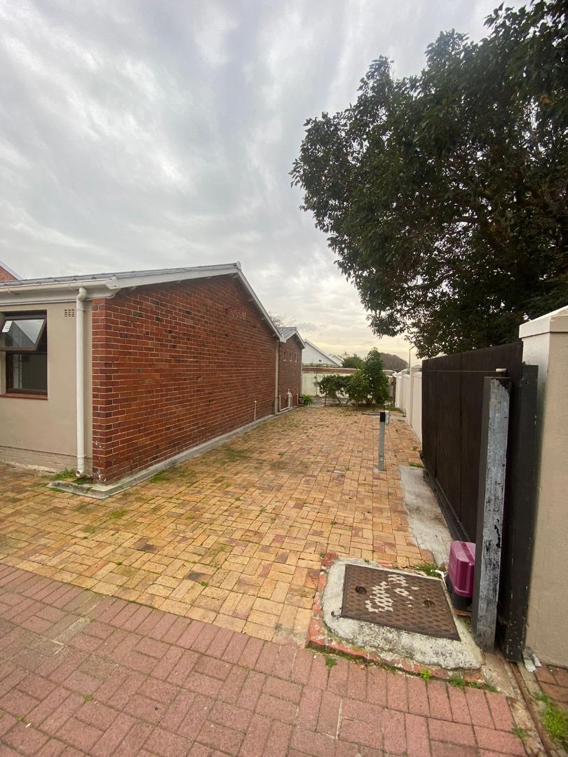 702061_driveway_3.jpeg