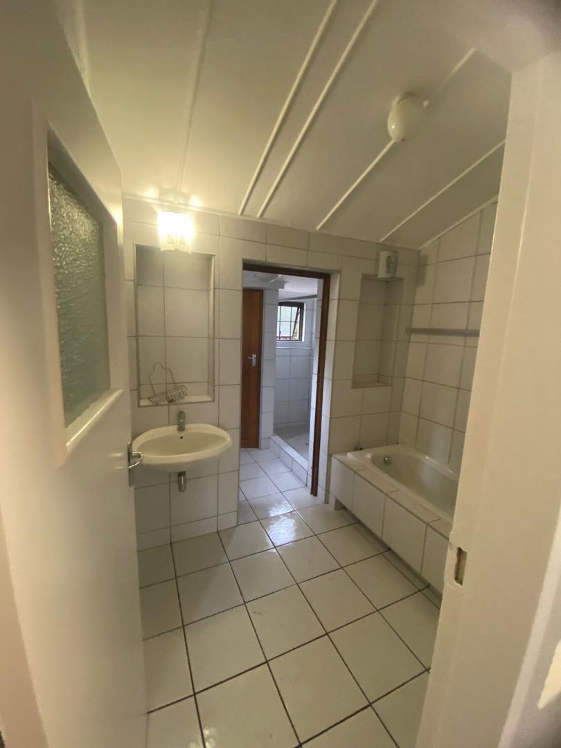702061_main_bathroom.jpeg