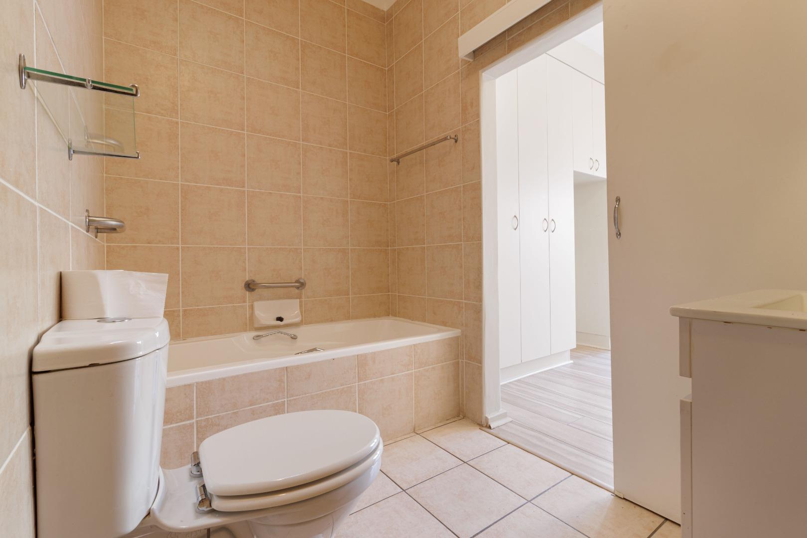 711661_bathroom_2.jpg