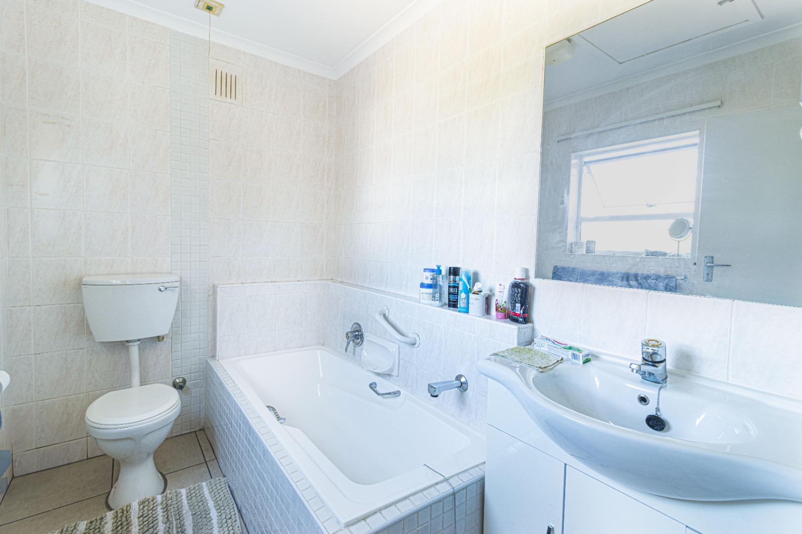 732492_Main_Bathroom.jpg