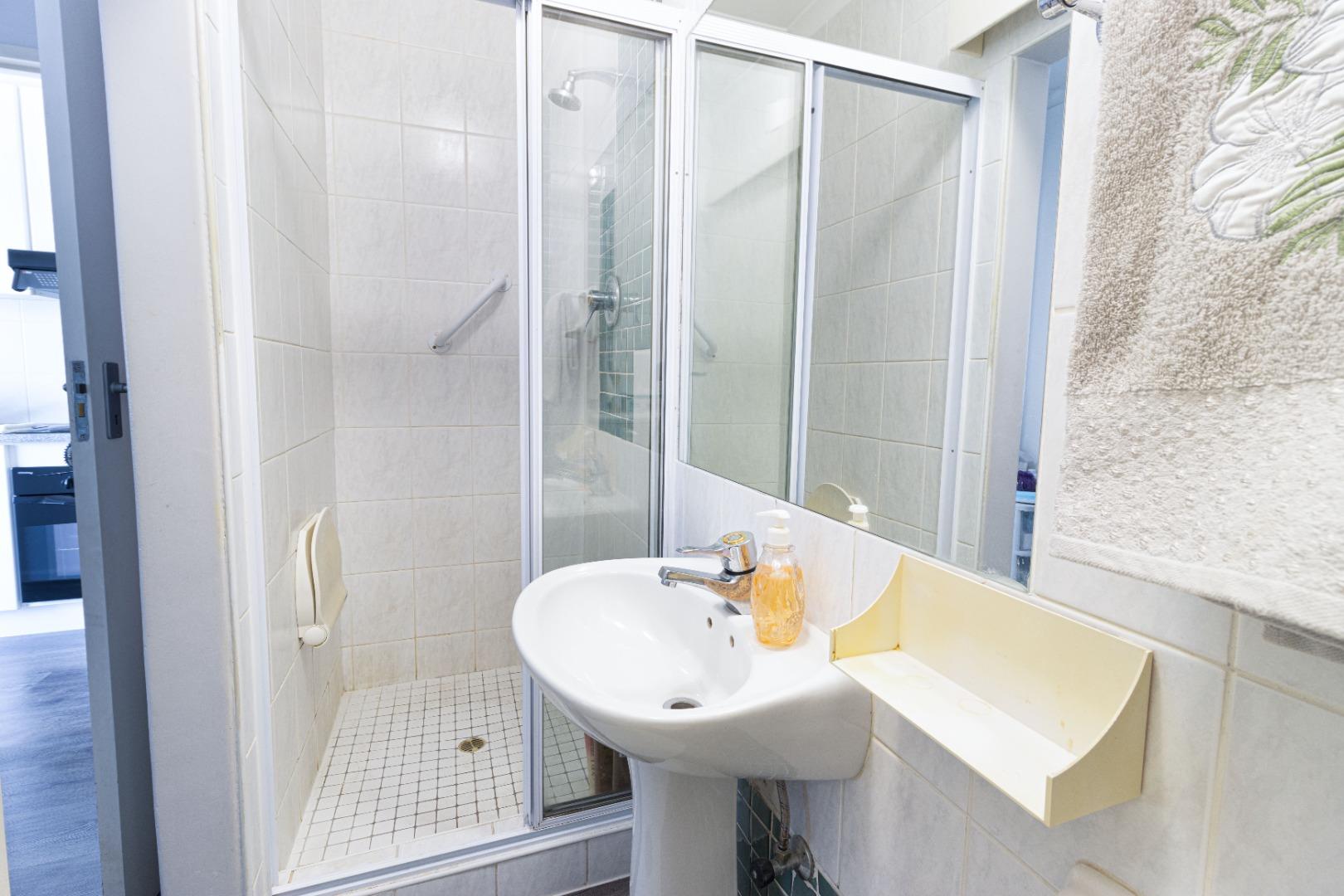 732493_Riverglade_1_bedroom_apartment_-8_(2).jpg