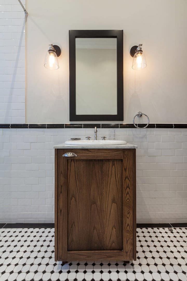 768730_122g_bathroom.jpg